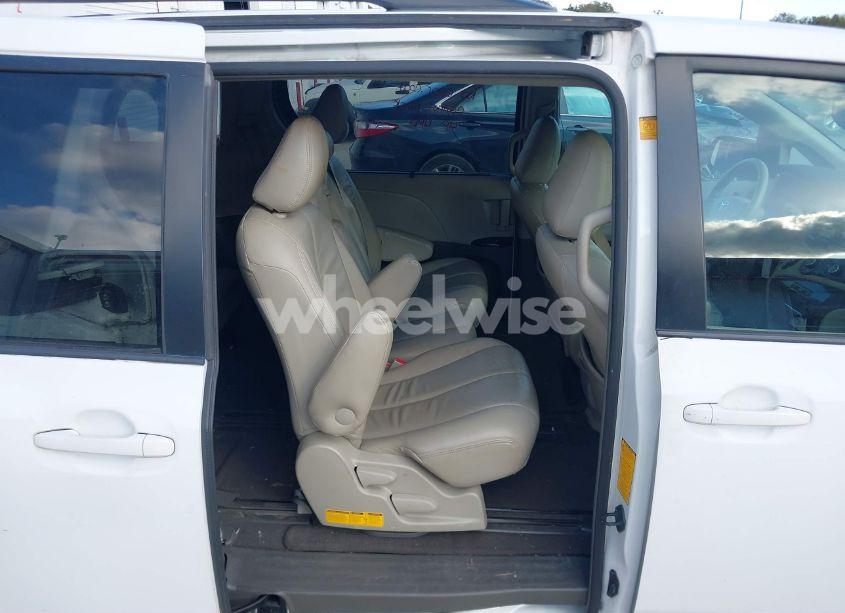 Photo 8 of 2011 Toyota Sienna LE V6 (VIN 5TDKK3DC7BS047227)