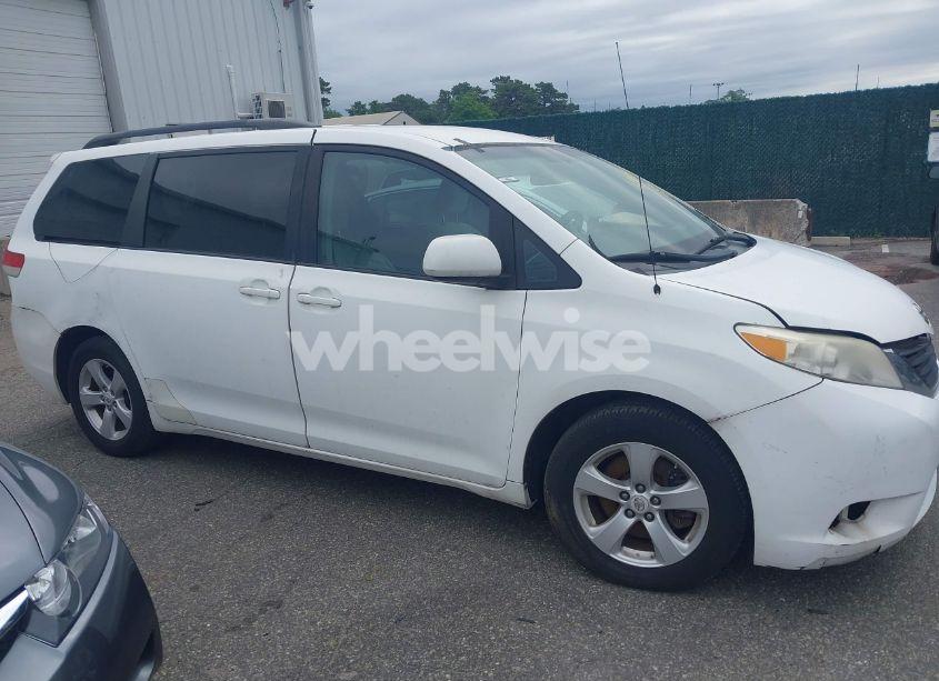 Photo 13 of 2011 Toyota Sienna LE V6 (VIN 5TDKK3DC7BS051343)