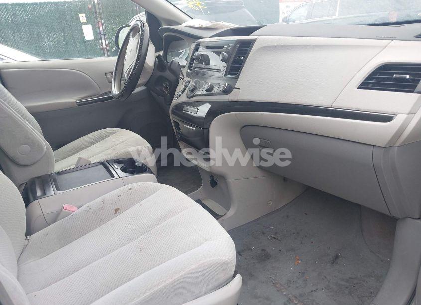 Photo 5 of 2011 Toyota Sienna LE V6 (VIN 5TDKK3DC7BS051343)