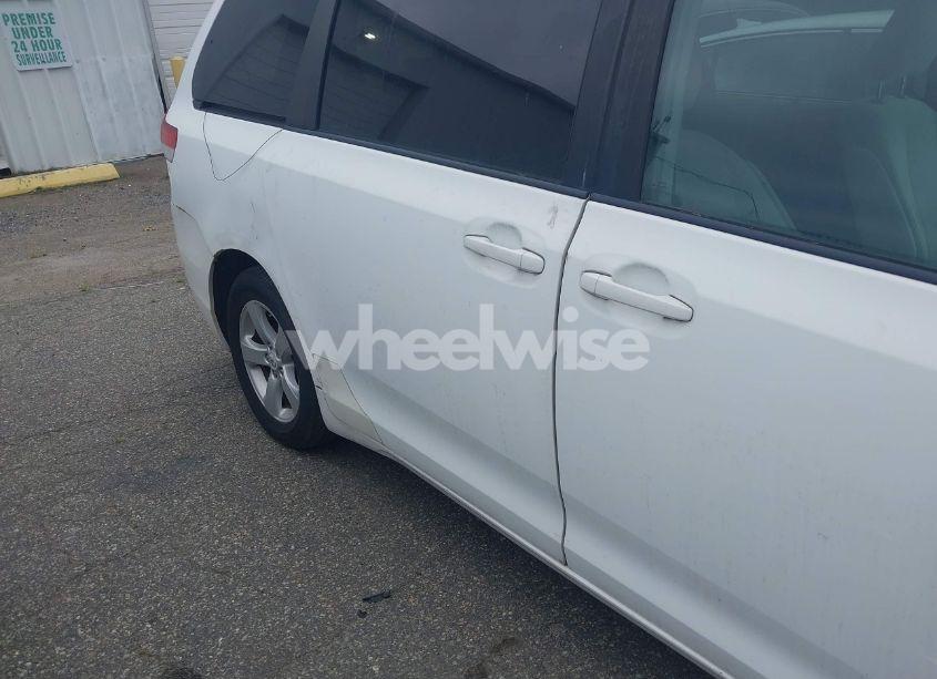 Photo 6 of 2011 Toyota Sienna LE V6 (VIN 5TDKK3DC7BS051343)