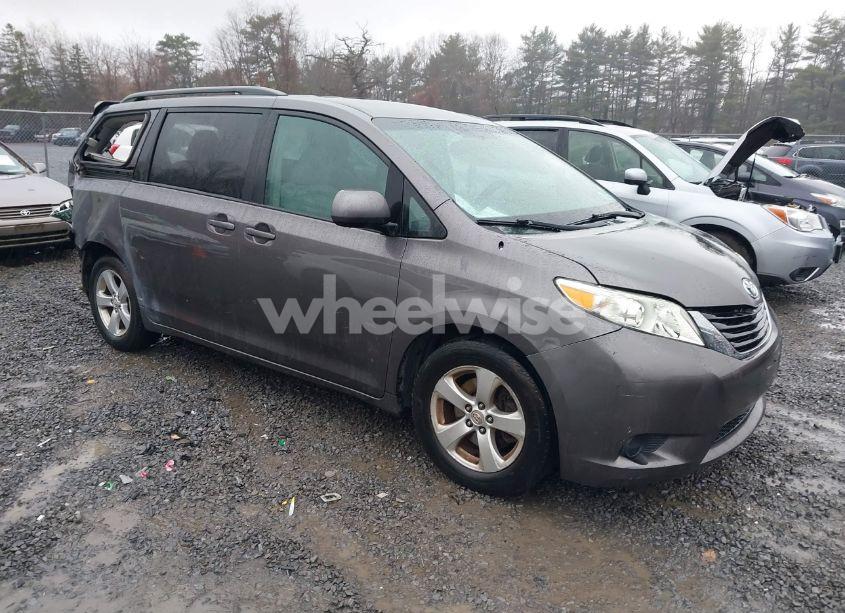2011 Toyota Sienna LE V6 (VIN 5TDKK3DC7BS054808) main photo