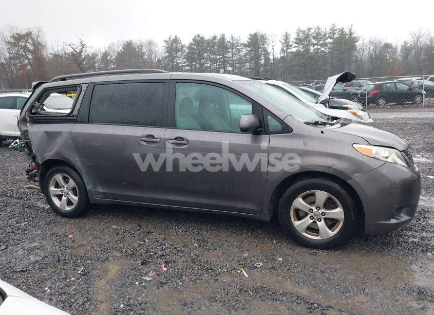 Photo 13 of 2011 Toyota Sienna LE V6 (VIN 5TDKK3DC7BS054808)