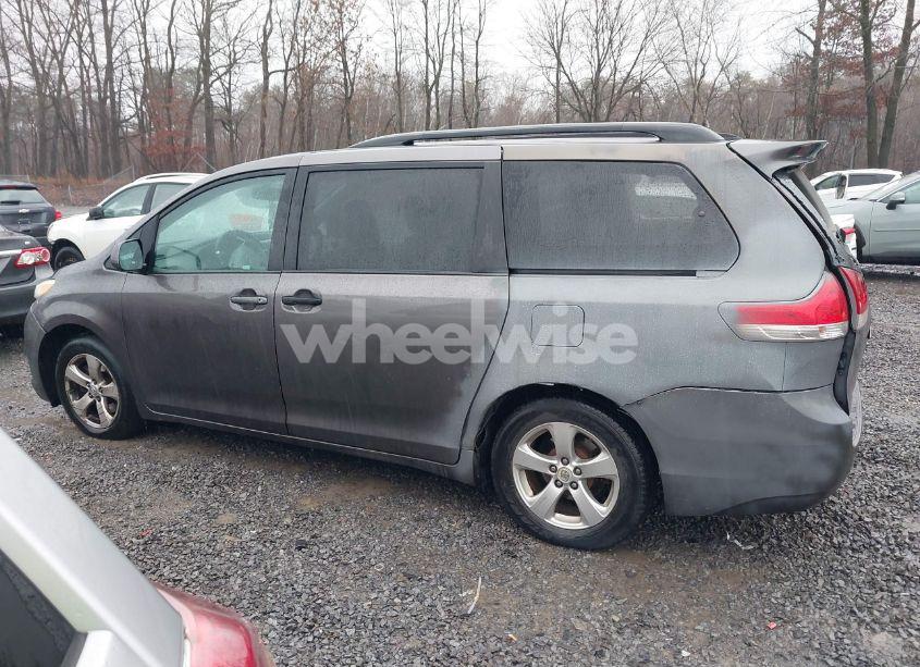 Photo 14 of 2011 Toyota Sienna LE V6 (VIN 5TDKK3DC7BS054808)