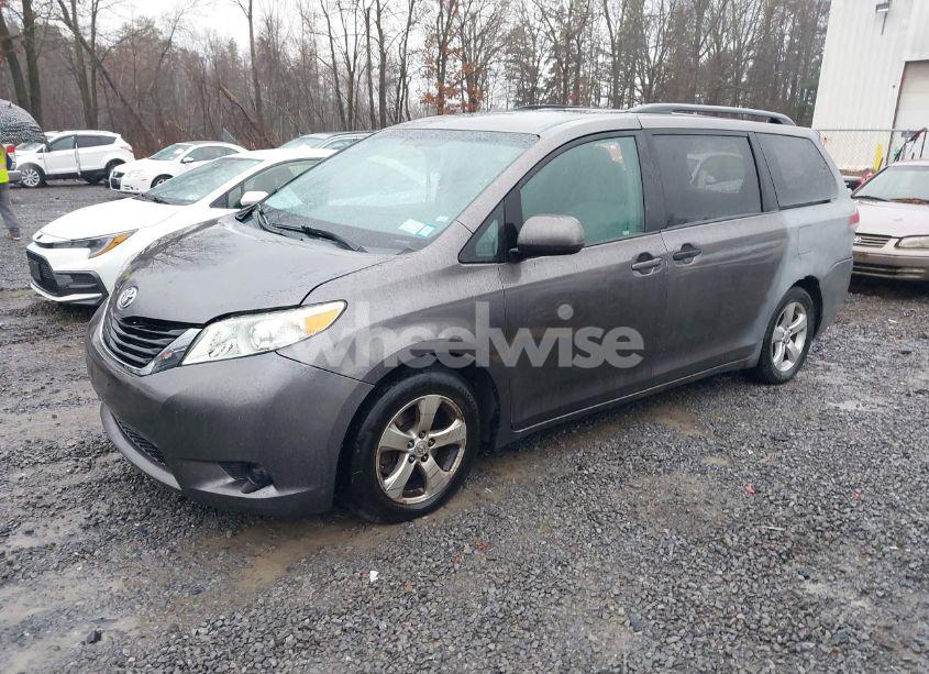 Photo 2 of 2011 Toyota Sienna LE V6 (VIN 5TDKK3DC7BS054808)
