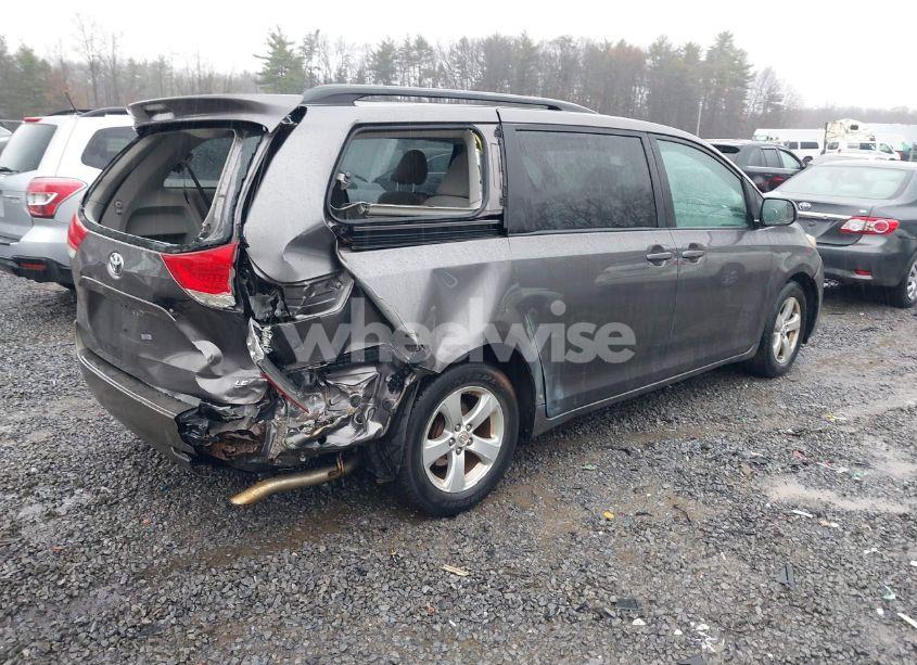 Photo 4 of 2011 Toyota Sienna LE V6 (VIN 5TDKK3DC7BS054808)