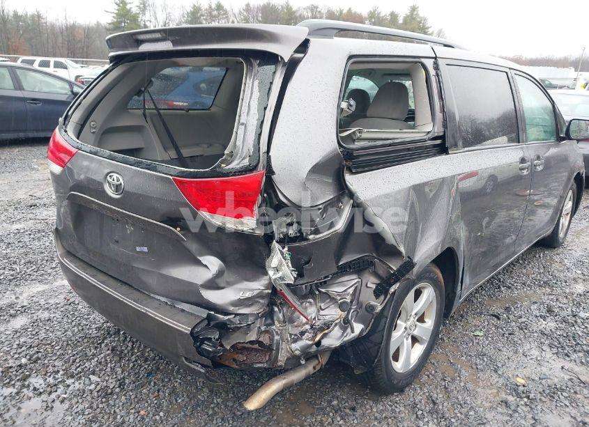 Photo 6 of 2011 Toyota Sienna LE V6 (VIN 5TDKK3DC7BS054808)