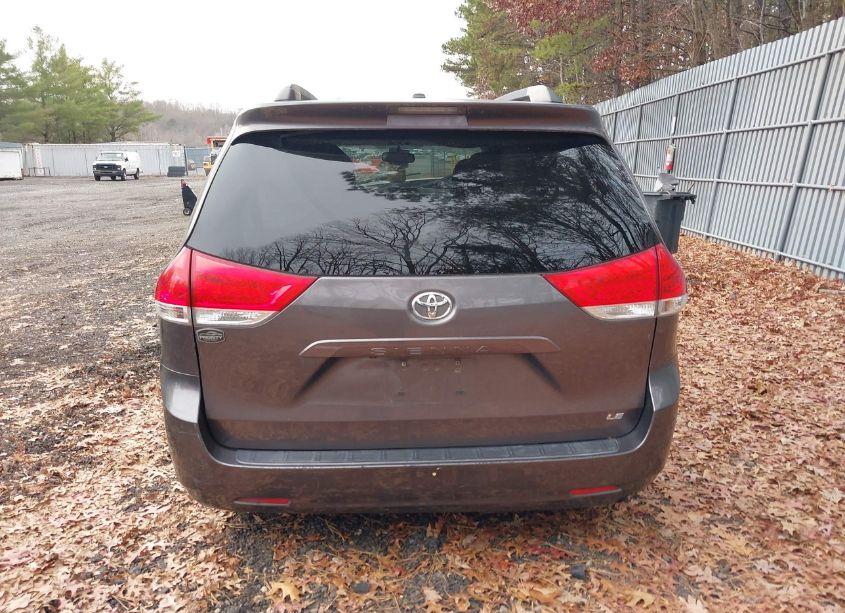 Photo 15 of 2011 Toyota Sienna LE V6 (VIN 5TDKK3DC7BS072550)