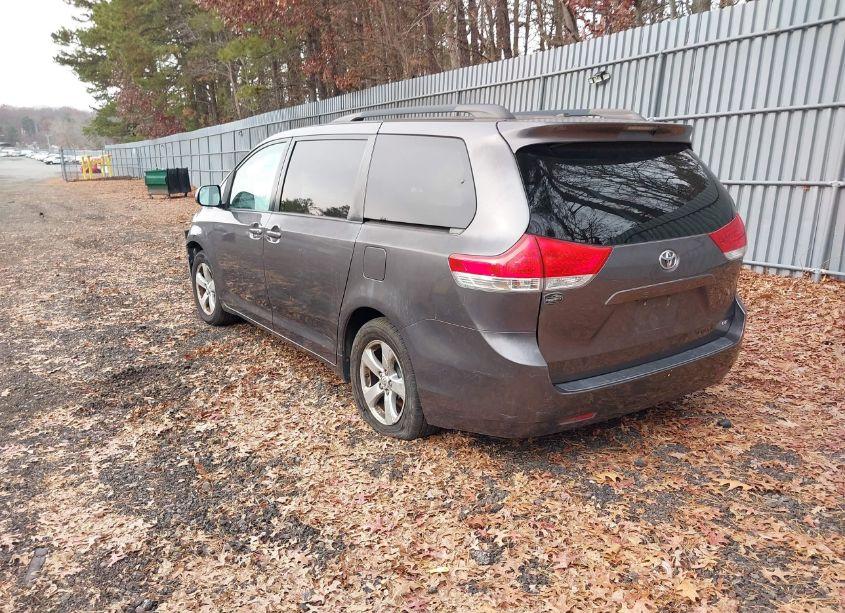 Photo 3 of 2011 Toyota Sienna LE V6 (VIN 5TDKK3DC7BS072550)