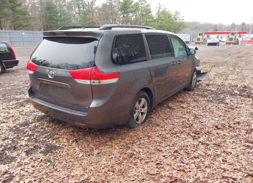 Photo 4 of 2011 Toyota Sienna LE V6 (VIN 5TDKK3DC7BS072550)