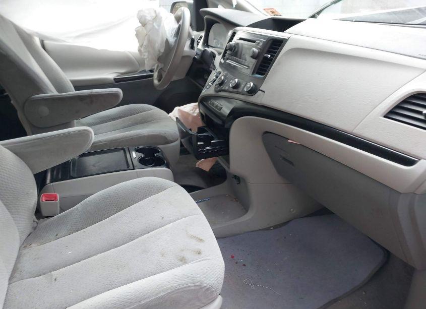 Photo 5 of 2011 Toyota Sienna LE V6 (VIN 5TDKK3DC7BS072550)