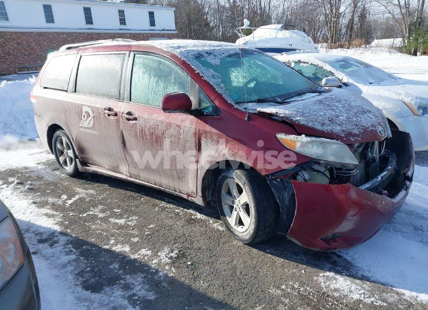 2011 Toyota Sienna LE V6 (VIN 5TDKK3DC7BS086853) main photo