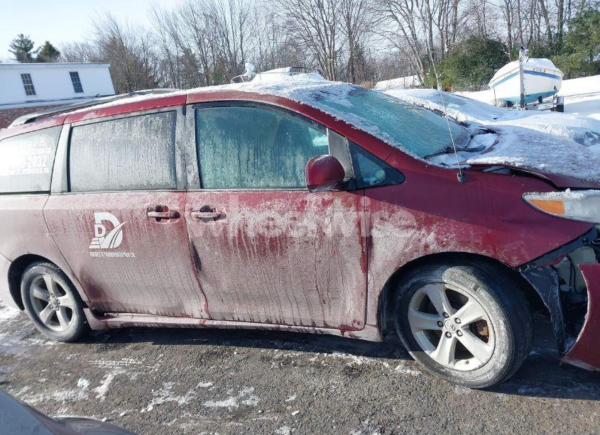 Photo 13 of 2011 Toyota Sienna LE V6 (VIN 5TDKK3DC7BS086853)