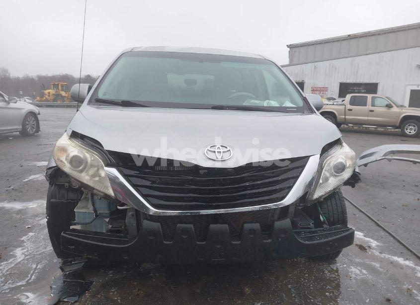 Photo 12 of 2011 Toyota Sienna LE V6 (VIN 5TDKK3DC7BS086870)