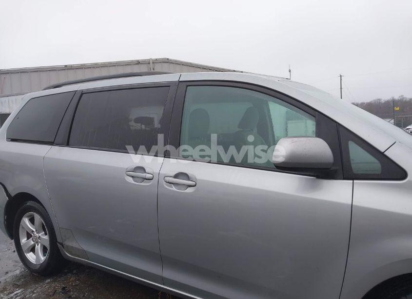 Photo 13 of 2011 Toyota Sienna LE V6 (VIN 5TDKK3DC7BS086870)