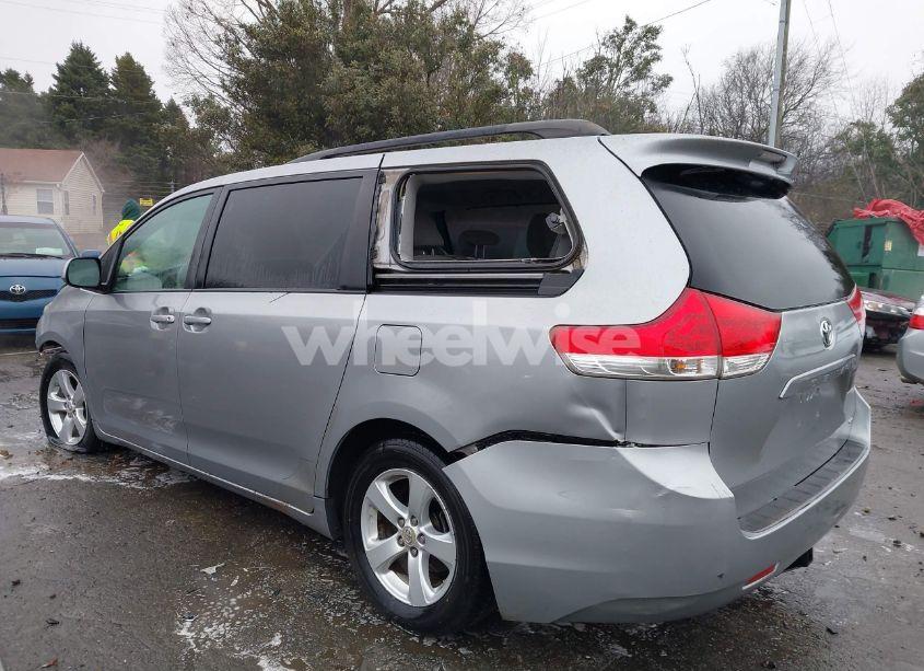 Photo 3 of 2011 Toyota Sienna LE V6 (VIN 5TDKK3DC7BS086870)