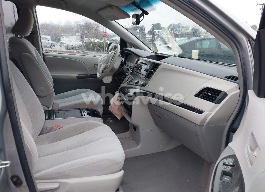 Photo 5 of 2011 Toyota Sienna LE V6 (VIN 5TDKK3DC7BS086870)