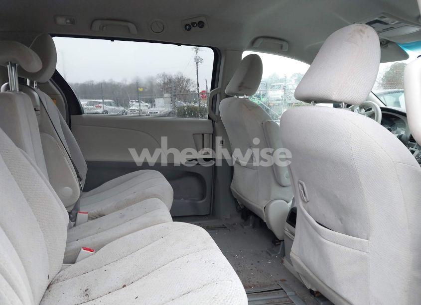 Photo 8 of 2011 Toyota Sienna LE V6 (VIN 5TDKK3DC7BS086870)
