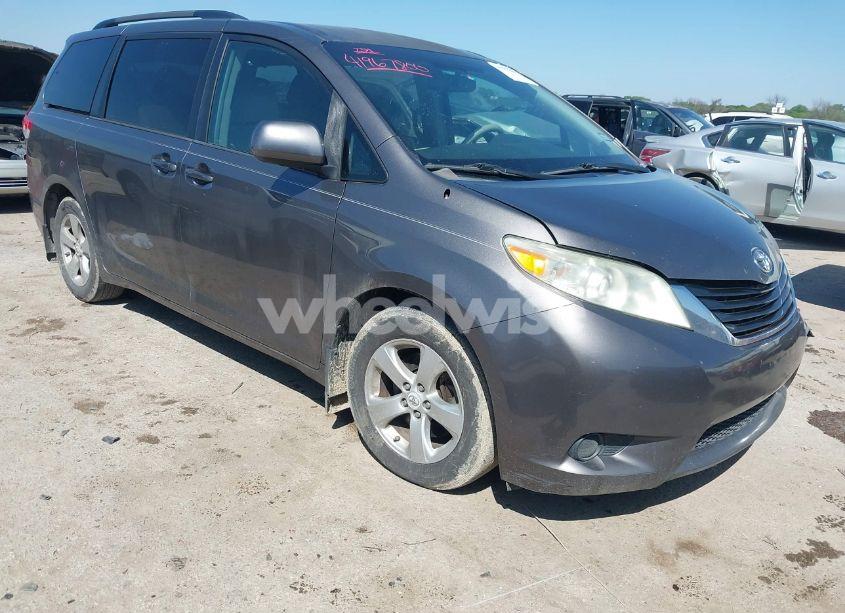 2011 Toyota Sienna LE V6 (VIN 5TDKK3DC7BS129037) main photo