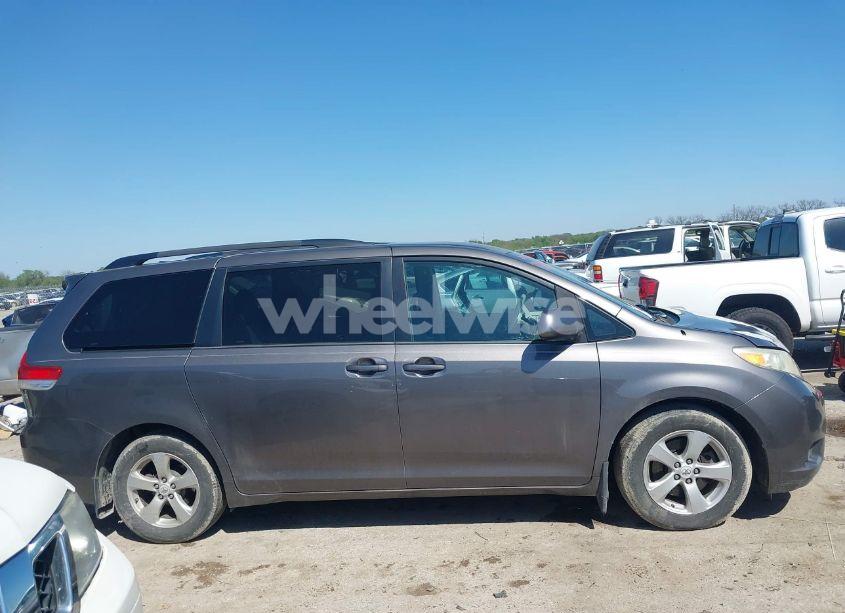 Photo 13 of 2011 Toyota Sienna LE V6 (VIN 5TDKK3DC7BS129037)