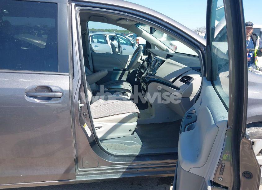 Photo 5 of 2011 Toyota Sienna LE V6 (VIN 5TDKK3DC7BS129037)