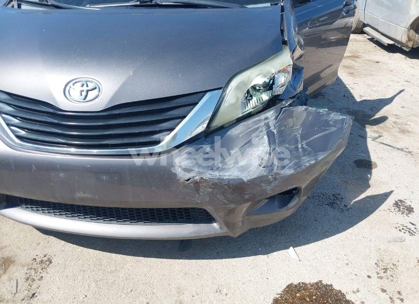 Photo 6 of 2011 Toyota Sienna LE V6 (VIN 5TDKK3DC7BS129037)