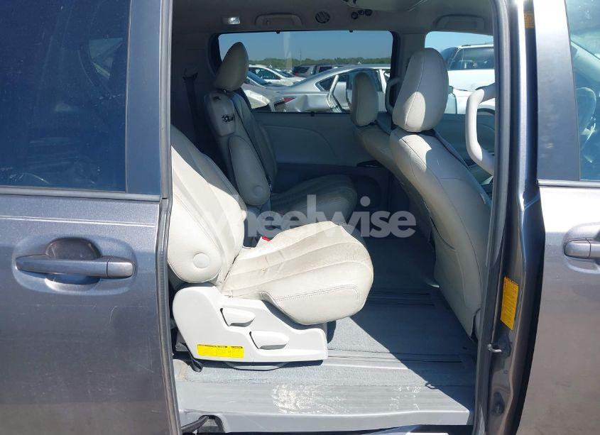 Photo 8 of 2011 Toyota Sienna LE V6 (VIN 5TDKK3DC7BS129037)