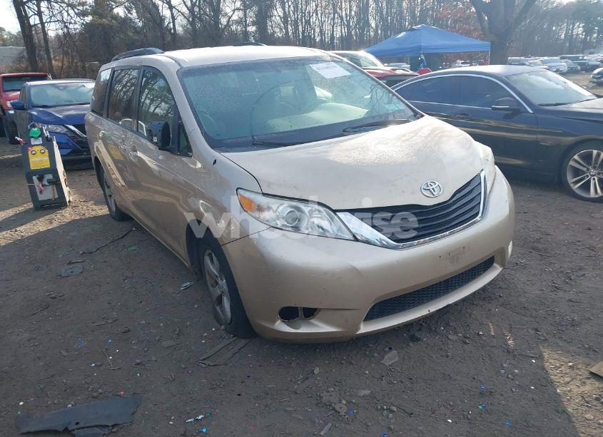 2011 Toyota Sienna LE V6 (VIN 5TDKK3DC7BS129104) main photo