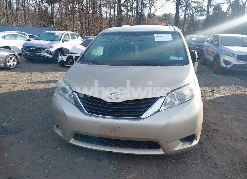 Photo 12 of 2011 Toyota Sienna LE V6 (VIN 5TDKK3DC7BS129104)