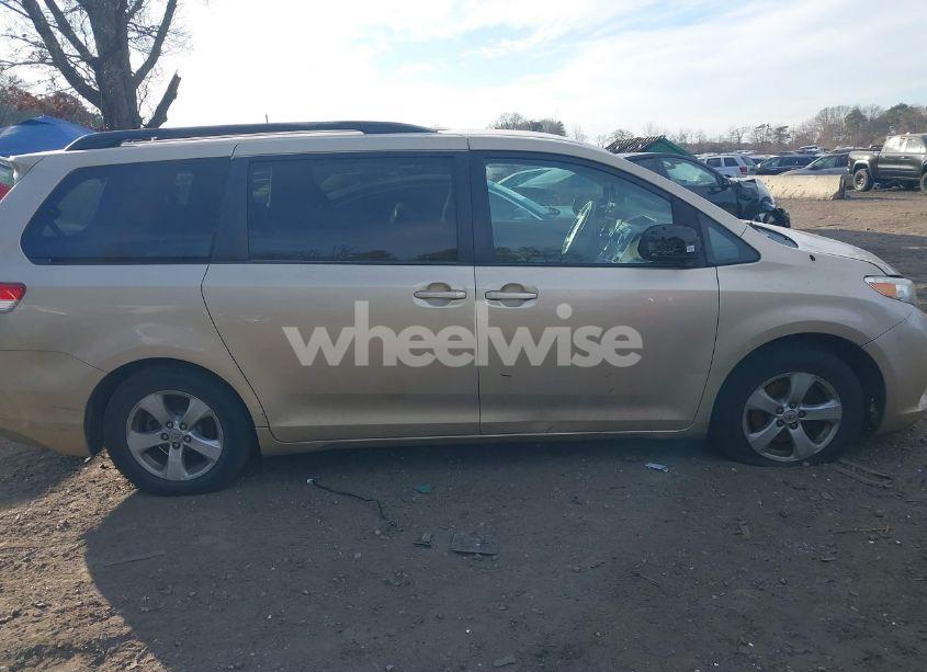 Photo 13 of 2011 Toyota Sienna LE V6 (VIN 5TDKK3DC7BS129104)