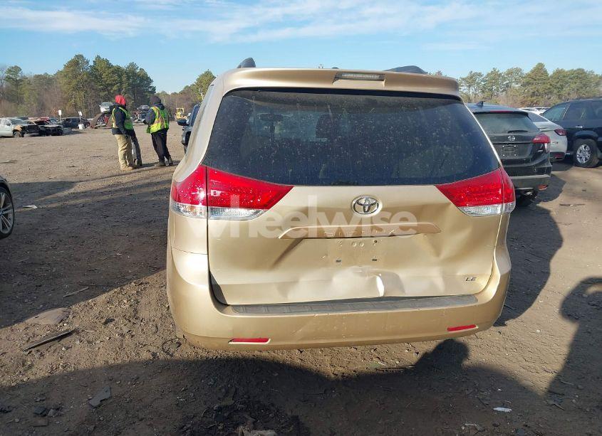 Photo 16 of 2011 Toyota Sienna LE V6 (VIN 5TDKK3DC7BS129104)