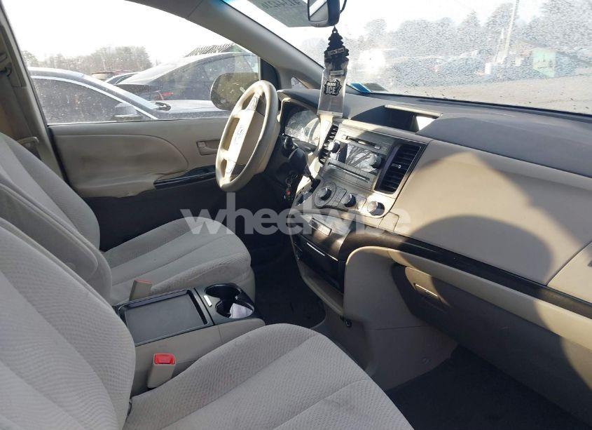 Photo 5 of 2011 Toyota Sienna LE V6 (VIN 5TDKK3DC7BS129104)