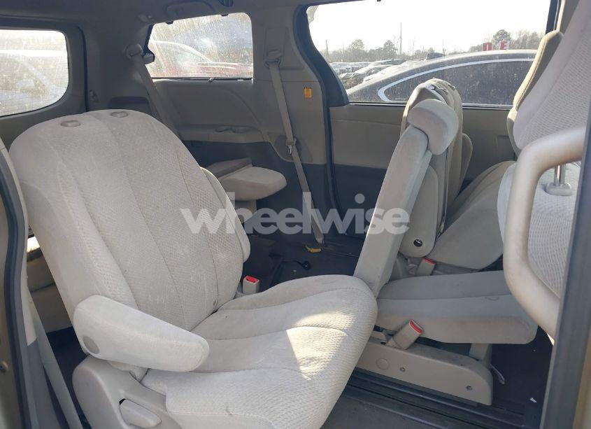 Photo 8 of 2011 Toyota Sienna LE V6 (VIN 5TDKK3DC7BS129104)