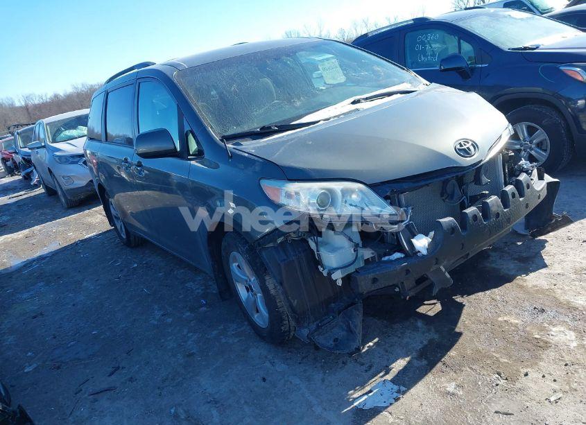 2011 Toyota Sienna LE V6 (VIN 5TDKK3DC7BS144881) main photo