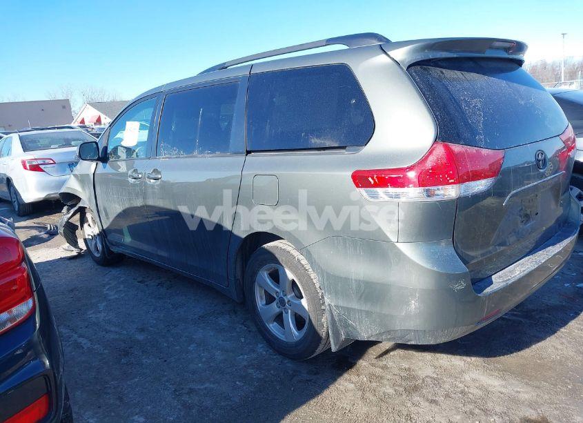 Photo 15 of 2011 Toyota Sienna LE V6 (VIN 5TDKK3DC7BS144881)