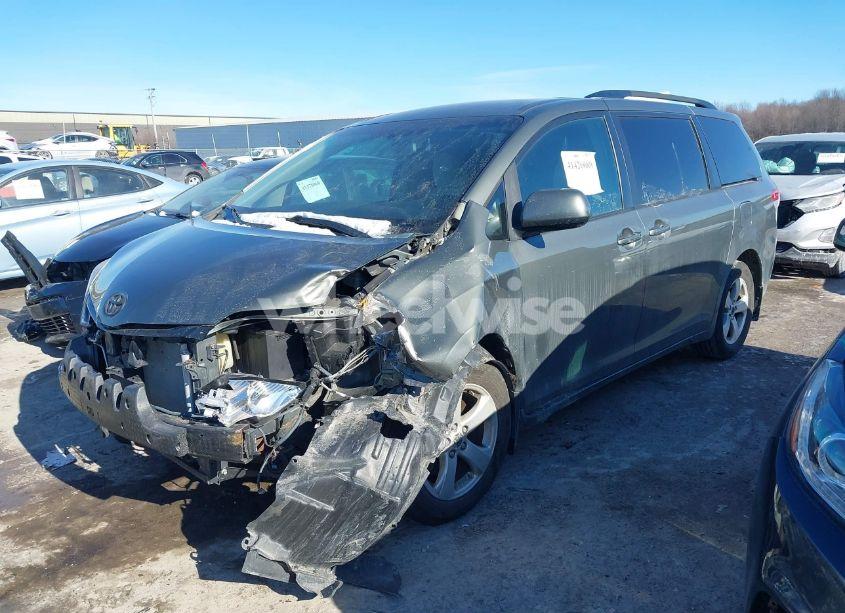 Photo 2 of 2011 Toyota Sienna LE V6 (VIN 5TDKK3DC7BS144881)