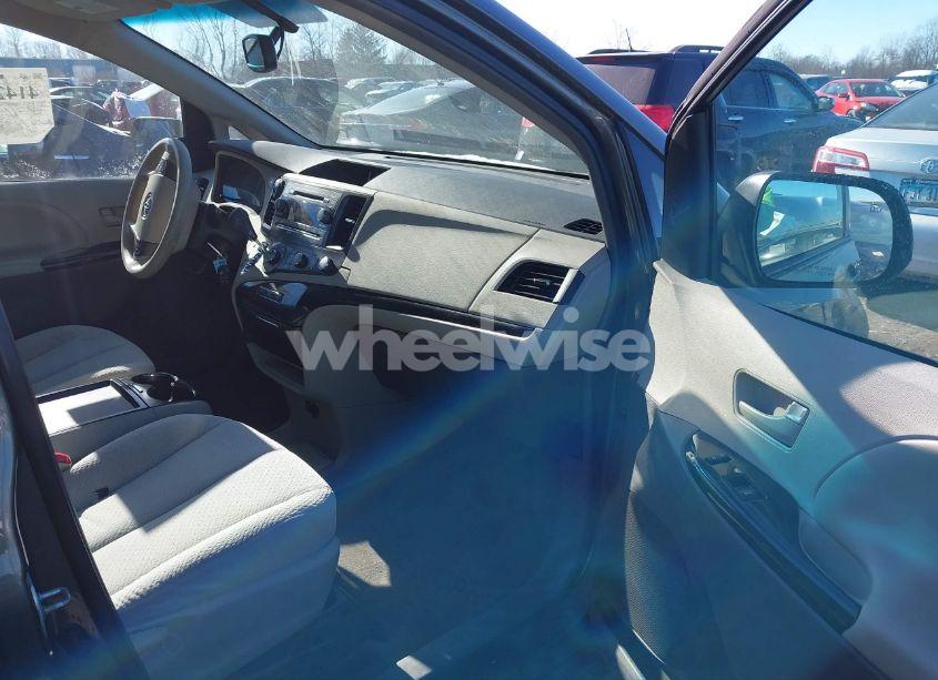 Photo 5 of 2011 Toyota Sienna LE V6 (VIN 5TDKK3DC7BS144881)