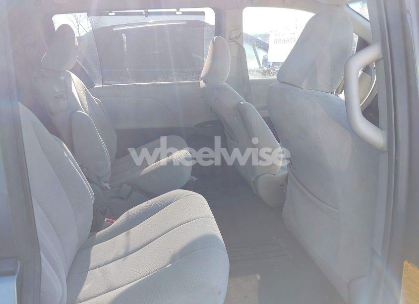 Photo 8 of 2011 Toyota Sienna LE V6 (VIN 5TDKK3DC7BS144881)