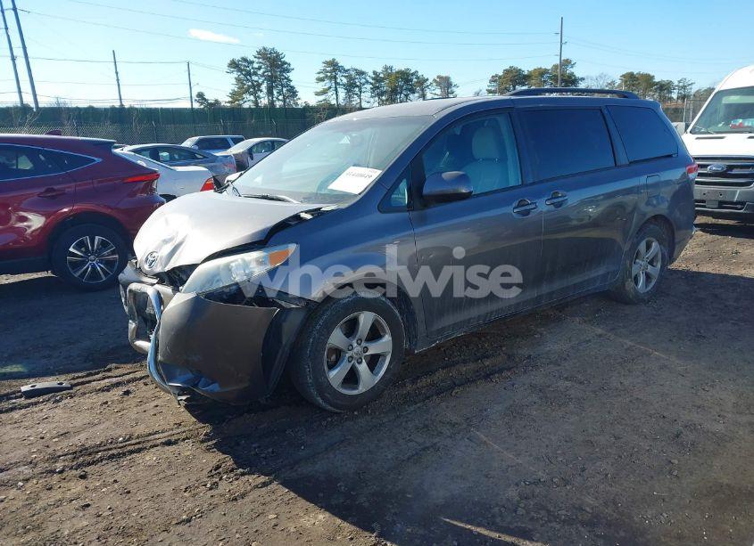 Photo 2 of 2012 Toyota Sienna LE V6 8 PASSENGER (VIN 5TDKK3DC7CS192043)