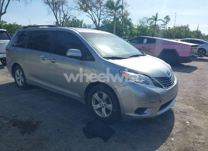 2012 Toyota Sienna LE V6 8 PASSENGER (VIN 5TDKK3DC7CS200870) main photo