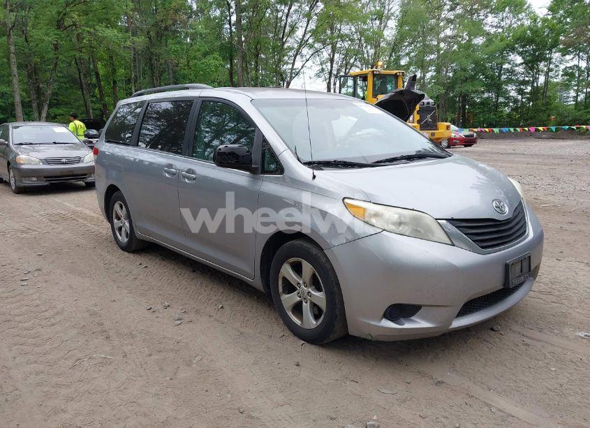 2012 Toyota Sienna LE V6 8 PASSENGER (VIN 5TDKK3DC7CS222416) main photo