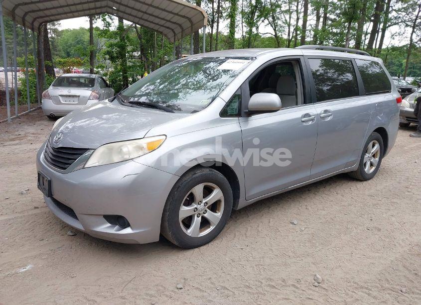 Photo 2 of 2012 Toyota Sienna LE V6 8 PASSENGER (VIN 5TDKK3DC7CS222416)