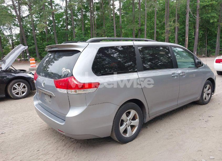 Photo 4 of 2012 Toyota Sienna LE V6 8 PASSENGER (VIN 5TDKK3DC7CS222416)