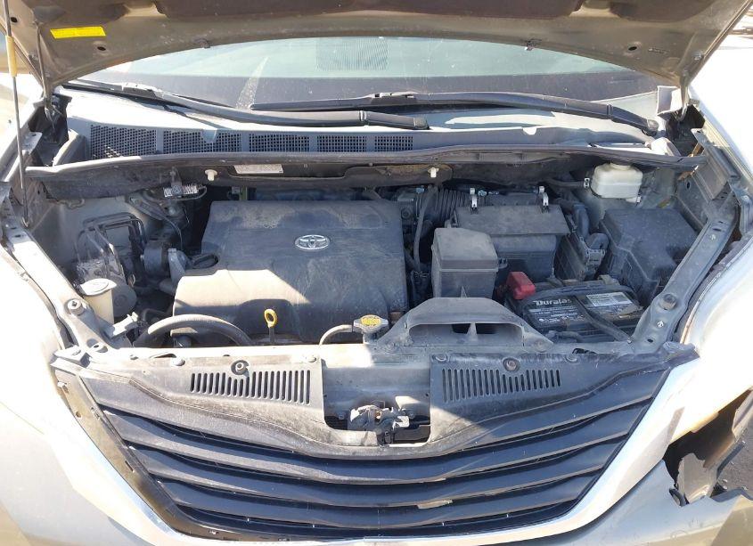 Photo 10 of 2012 Toyota Sienna LE V6 8 PASSENGER (VIN 5TDKK3DC7CS230502)