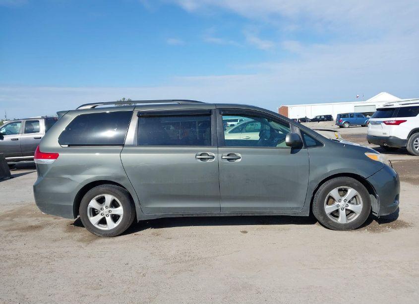 Photo 13 of 2012 Toyota Sienna LE V6 8 PASSENGER (VIN 5TDKK3DC7CS230502)