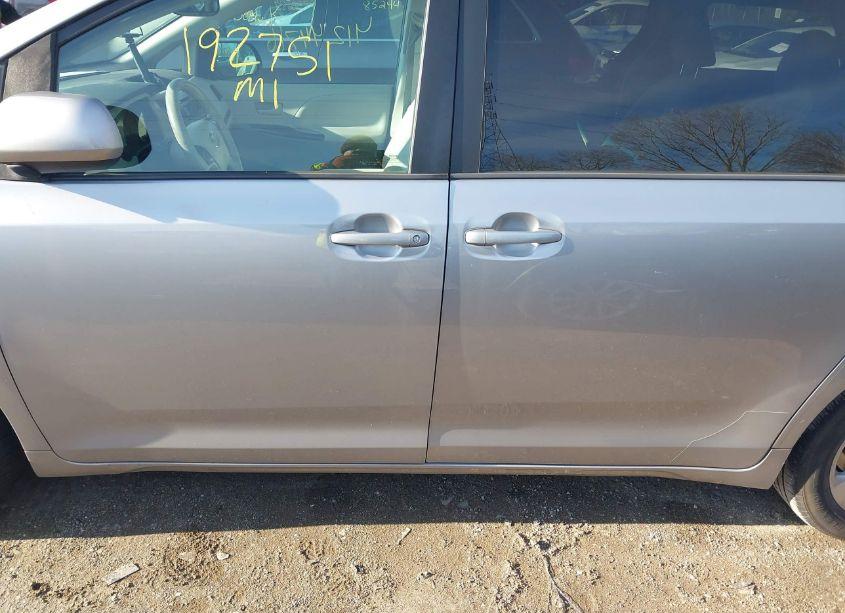 Photo 14 of 2012 Toyota Sienna LE V6 8 PASSENGER (VIN 5TDKK3DC7CS235599)