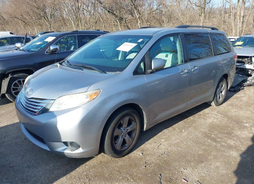 Photo 2 of 2012 Toyota Sienna LE V6 8 PASSENGER (VIN 5TDKK3DC7CS235599)