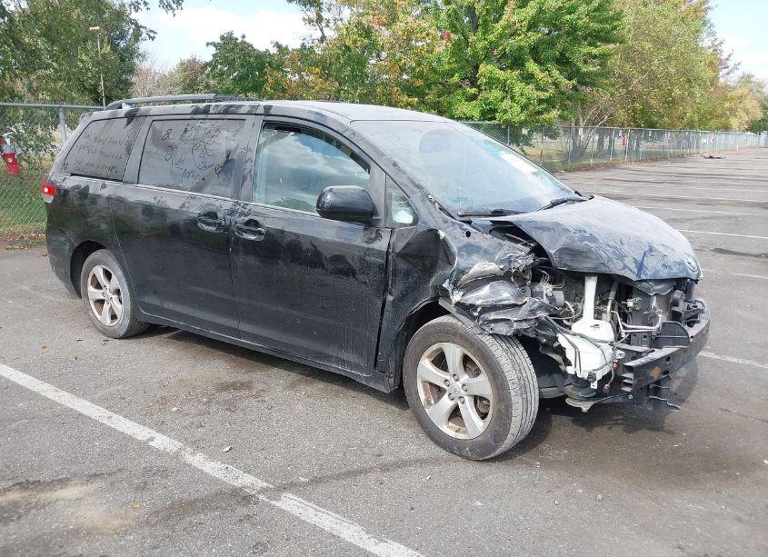 2013 Toyota Sienna LE V6 8 PASSENGER (VIN 5TDKK3DC7DS315051) main photo