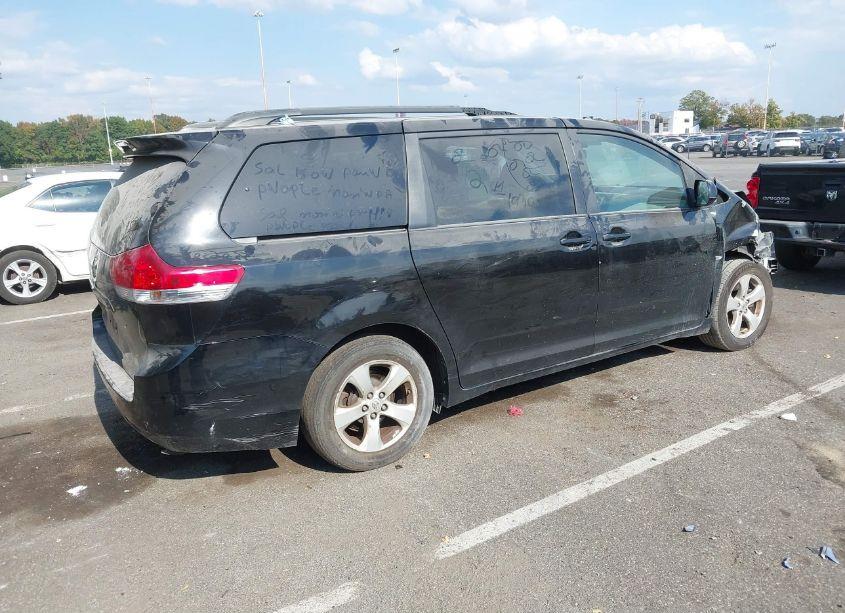 Photo 4 of 2013 Toyota Sienna LE V6 8 PASSENGER (VIN 5TDKK3DC7DS315051)