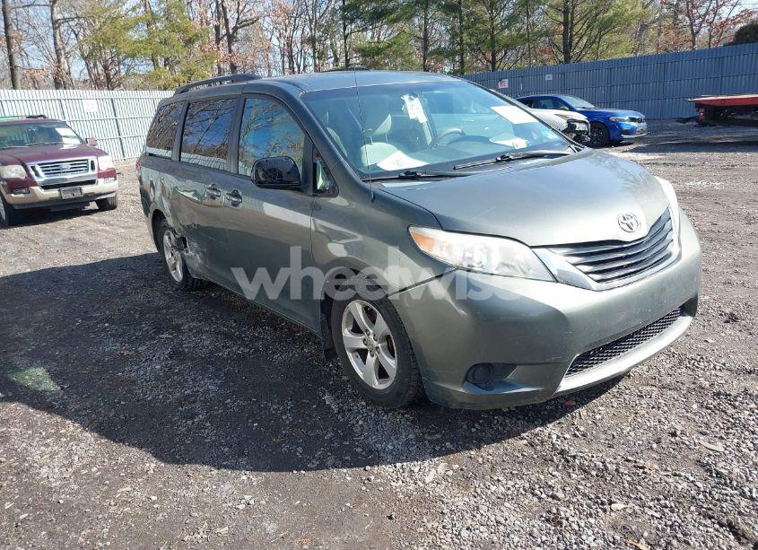 2013 Toyota Sienna LE 8 PASSENGER (VIN 5TDKK3DC7DS315955) main photo