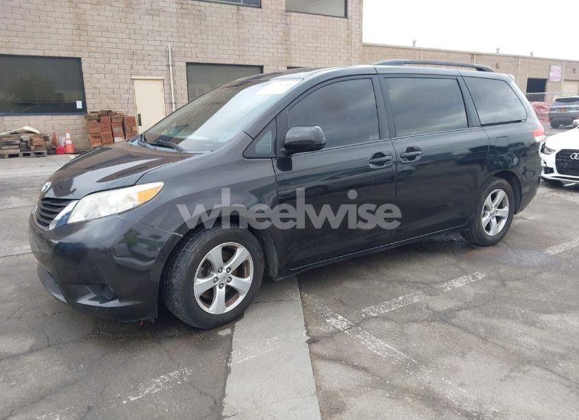 Photo 2 of 2013 Toyota Sienna LE V6 8 PASSENGER (VIN 5TDKK3DC7DS324056)